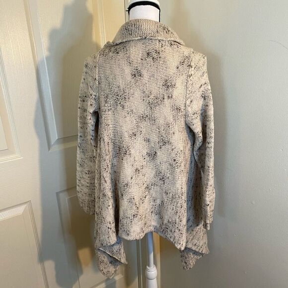 H&M cable knit cream colored sweater, small - Picture 5 of 9